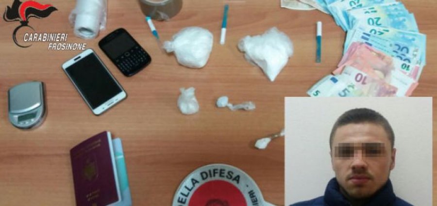 FOTO/ Kapet shqiptari”i pastrehë” me çelësin e magazinës me 80 mijë euro drogë në xhep