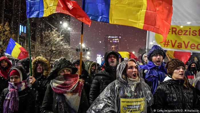 100 MIJË PROTESTUES/Pse u protestua në Bukuresht të shtunën, paralele me ndryshimet në rregulloren e Parlamentit tonë