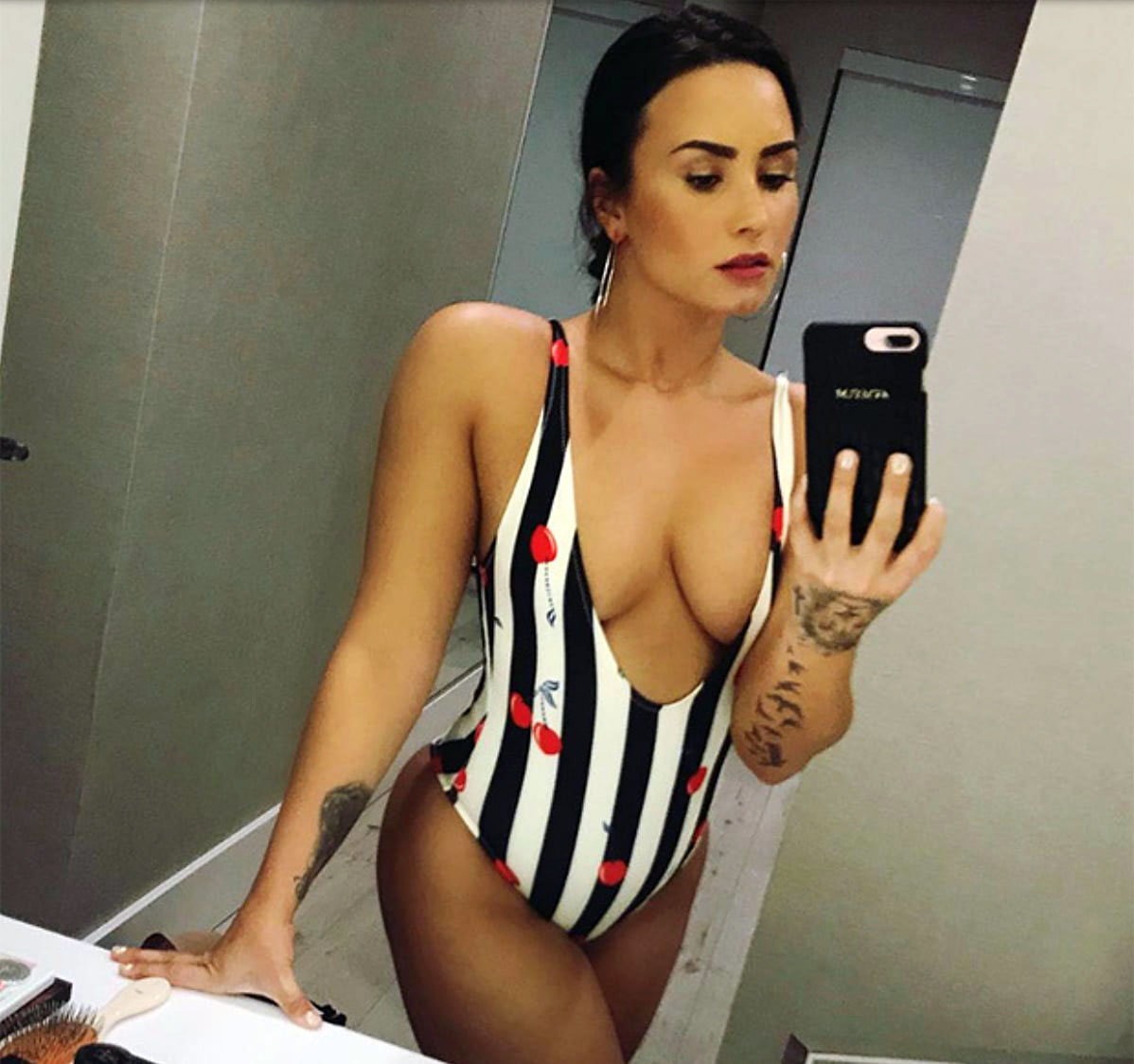 FOTO GALERI/ Ledina Çelo “i vjedh” bikinit Demi Lovatos, në kërkim “pronari” i tubit