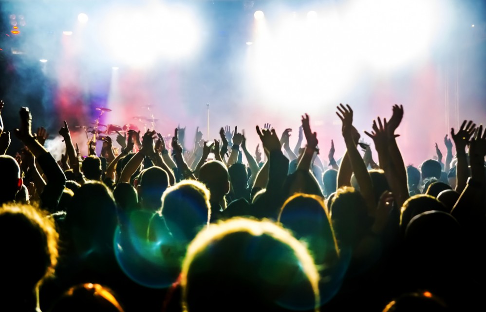 Sherri erdhi nga shikimet e tepruara ndaj një vajze, 4 shqiptarë dhe 2 italianë rrihen pafund