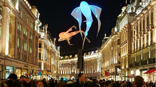 FOTO GALERI/ Festivali i dritave, pamje të rralla në mes të Londrës