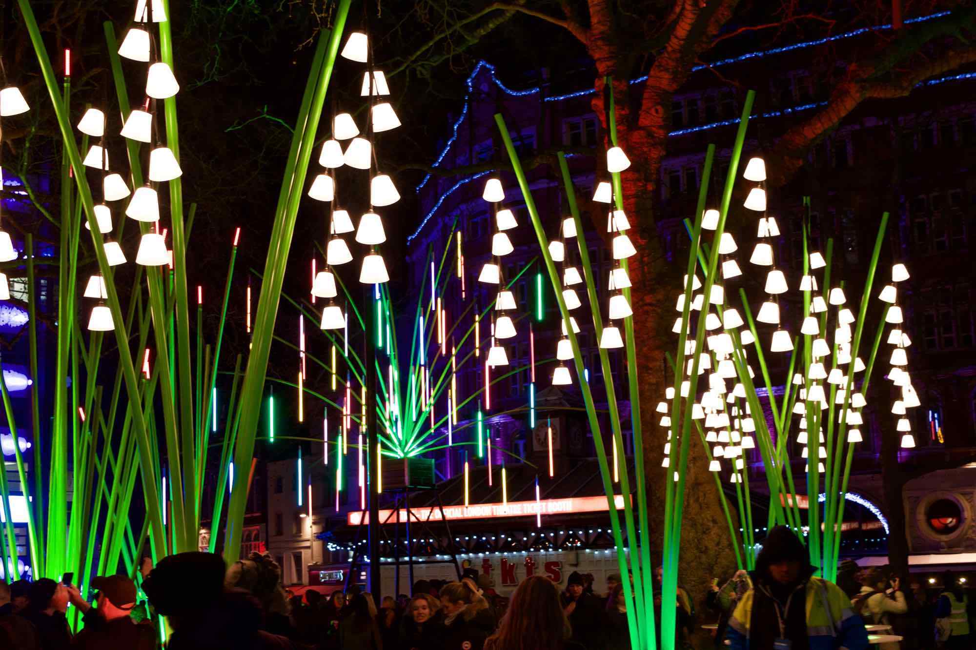 FOTO GALERI/ Festivali i dritave, pamje të rralla në mes të Londrës