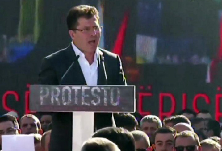 Mediu: Të heqim këtë qeveri të mallkuar nga kurrizi