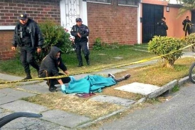 VIDEO/ Momenti dramatik i ekzekutimit të Miss-it në mes të ditës