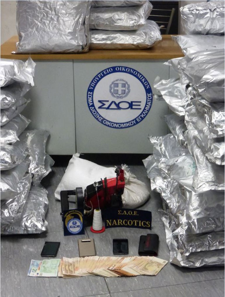 Athinë, zbulohet magazina e kanabisit, shqiptari në pranga