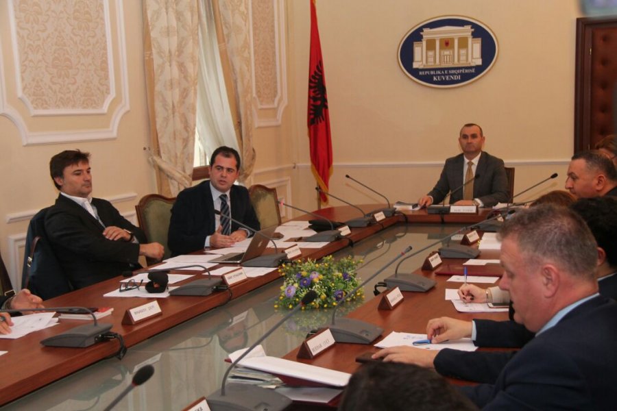 EMRAT/ Miratohet nënkomisioni Ad-Hoc për KLGJ dhe KLP, ja deputetët anëtarë