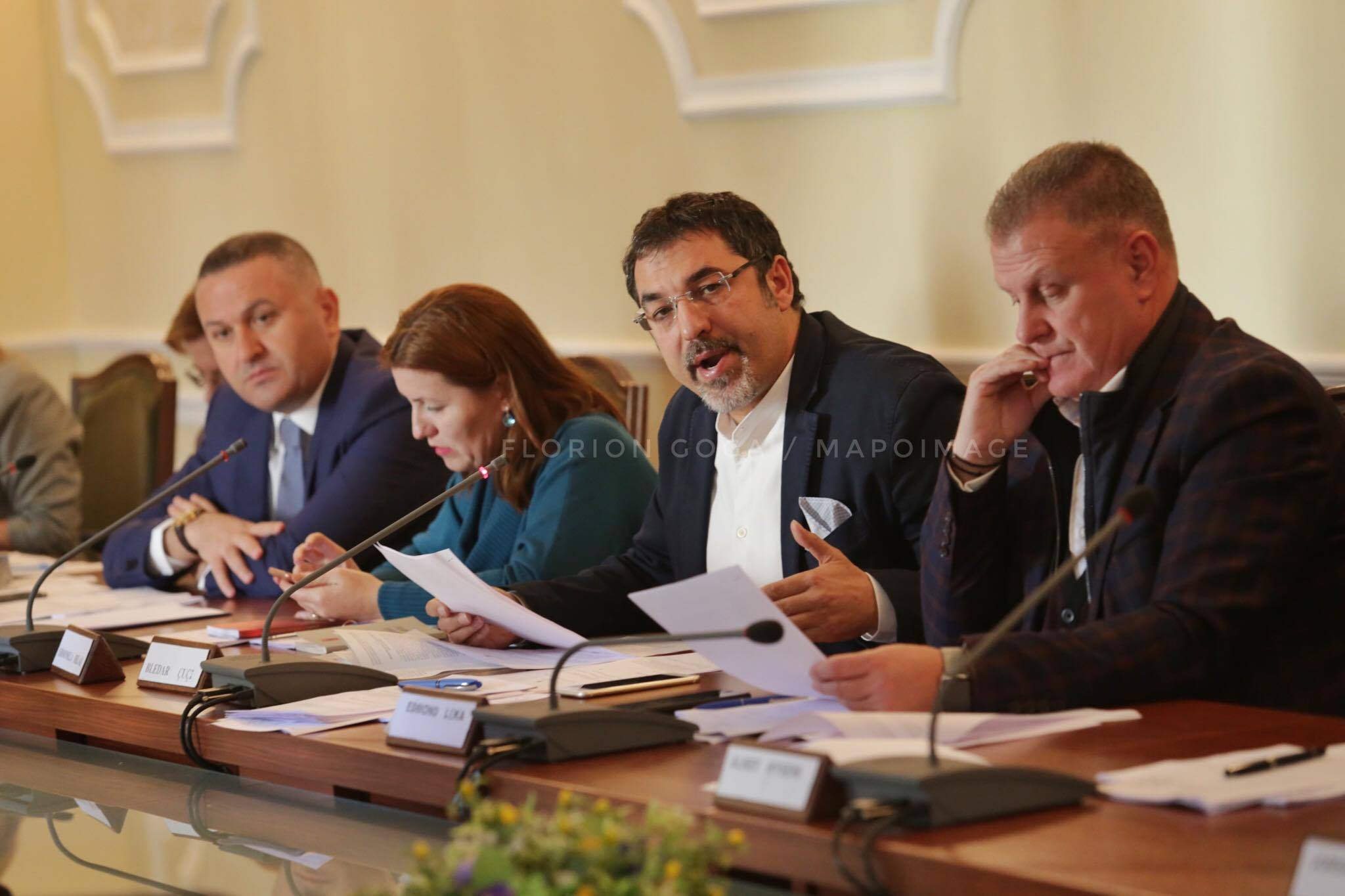 VIDEO/ Kur Felaj dhe Çuçi betoheshin “për ideal të partisë” se Arta Marku nuk do të kishte kompetenca