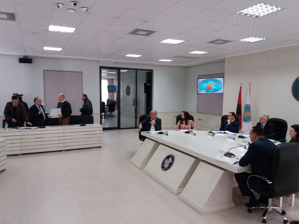 Prokuroria ka 2 ditë kohë për mandatin e deputetëve, Marku shkarkoi relatoren