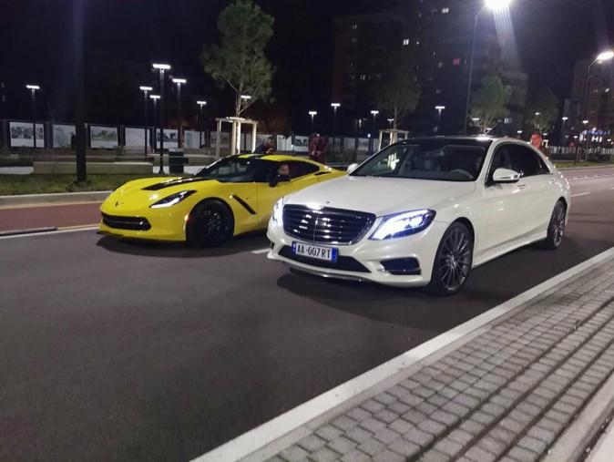 FOTO & VIDEO GALERI/ Të rinjtë “pushtojnë” Bulevardin me makinat luksoze, “tërbojnë” Tiranën në mes të natës