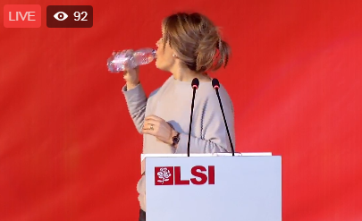 BERAT/Kryemadhi mbytet me të kollura, kërkon ujë në mes të fjalimit