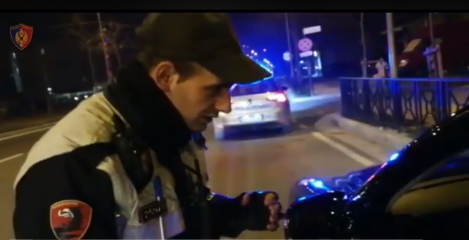 VIDEO/ Tiranë, Policia Rrugore penalizon mbi 200 shoferë në 24 orët e fundit