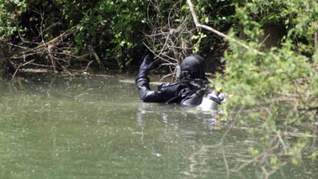 FOTO/ Shqiptarët tronditin botën, vrau bashkëkombësin me çekiç dhe e hodhi në liqen