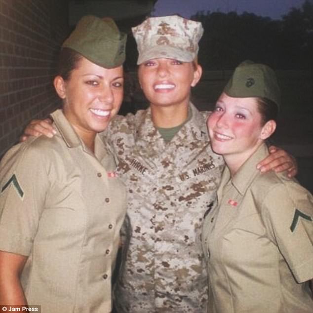 Marinsja amerikane “zhvishet” për Instagramin