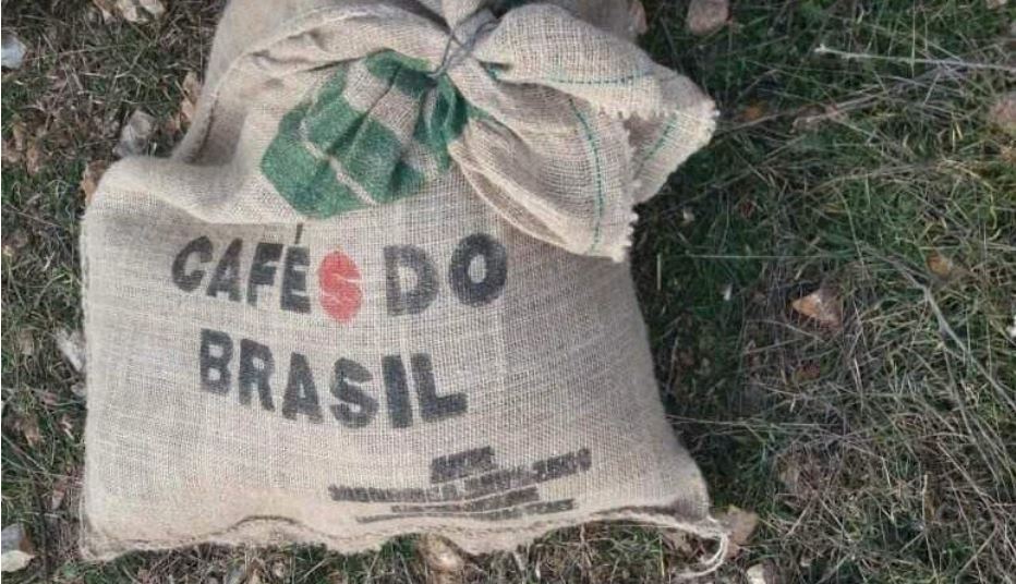 EMRI & FOTO/ Trafikonte kanabis në thasët e kafesë, prangoset “klandestini” në kufi me Maqedoninë