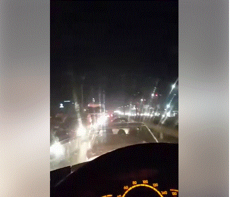 VIDEO/Vazhdon bllokimi i autostrades Tirane-Durres