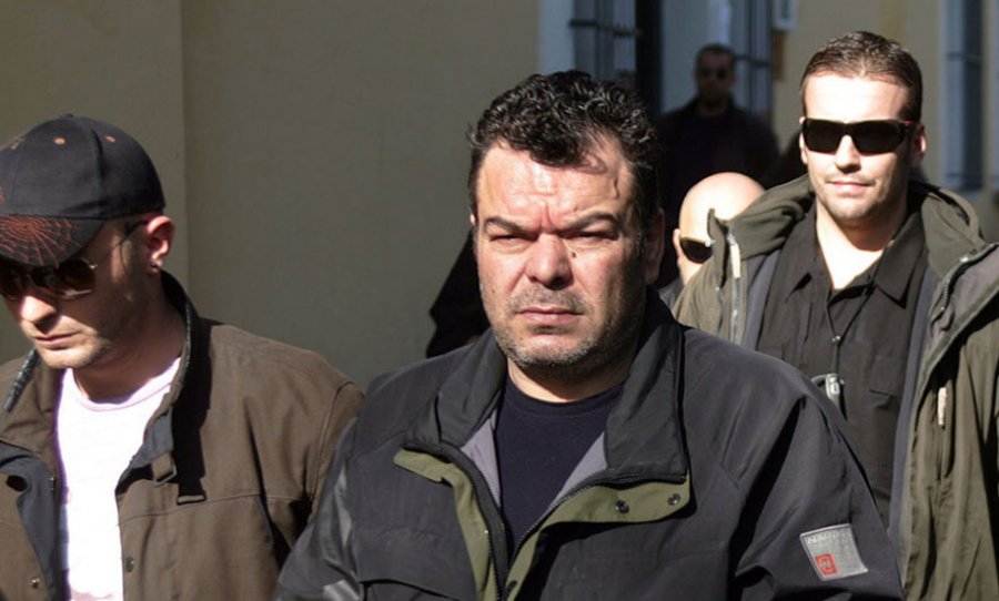 ATHINË/15 plumba mbi trupin e mikut të Alket Rizait