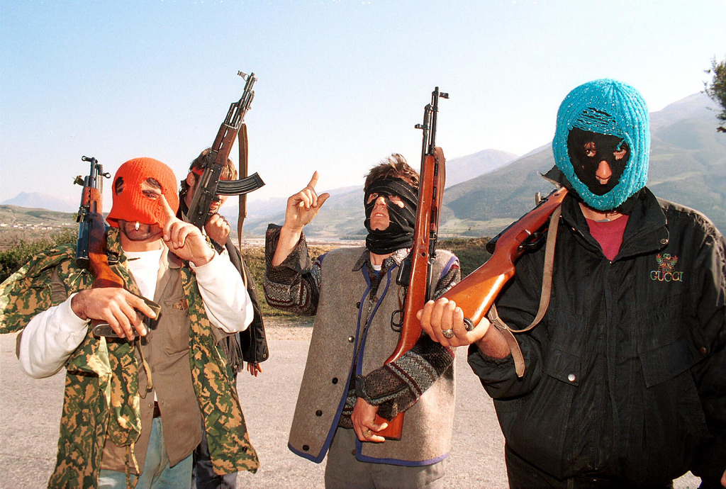 SPECIALE/Ja si u vranë oficerët e SHIK-ut në Vlorë, më 28 shkurt 1997