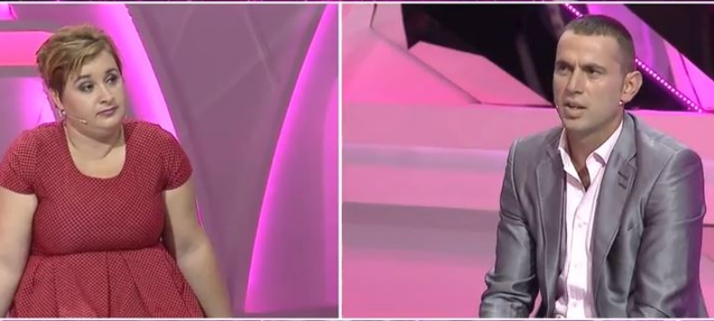 “Hiq dorë nga Facebooku, ose nga unë!”, burri i përgjigjet live gruas në emision