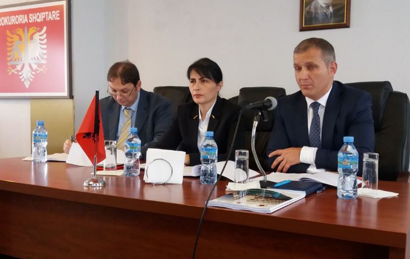 FOTO/ Arta Marku një listë me porosi edhe në analizën te Prokuroria e Tiranës