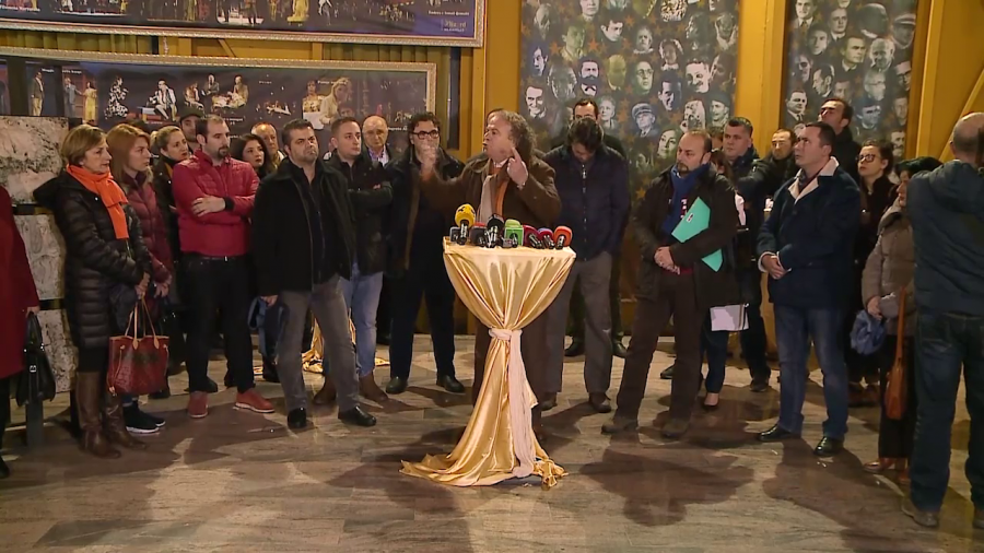 VIDEO/ Dalin pamjet, ja deklarata e fortë e aktorit Bujar Asqeriu: Këtë vend e drejtojnë hajdutët, Zoti i paftë ata dhe fëmijët e tyre