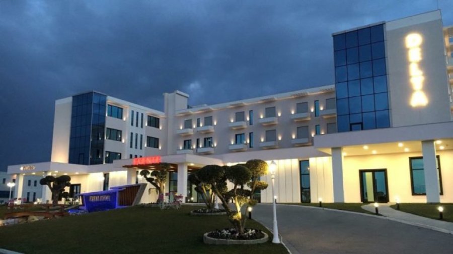 FOTO/ Grabitet kasaforta e hotelit luksoz në autostradën Tiranë – Durrës