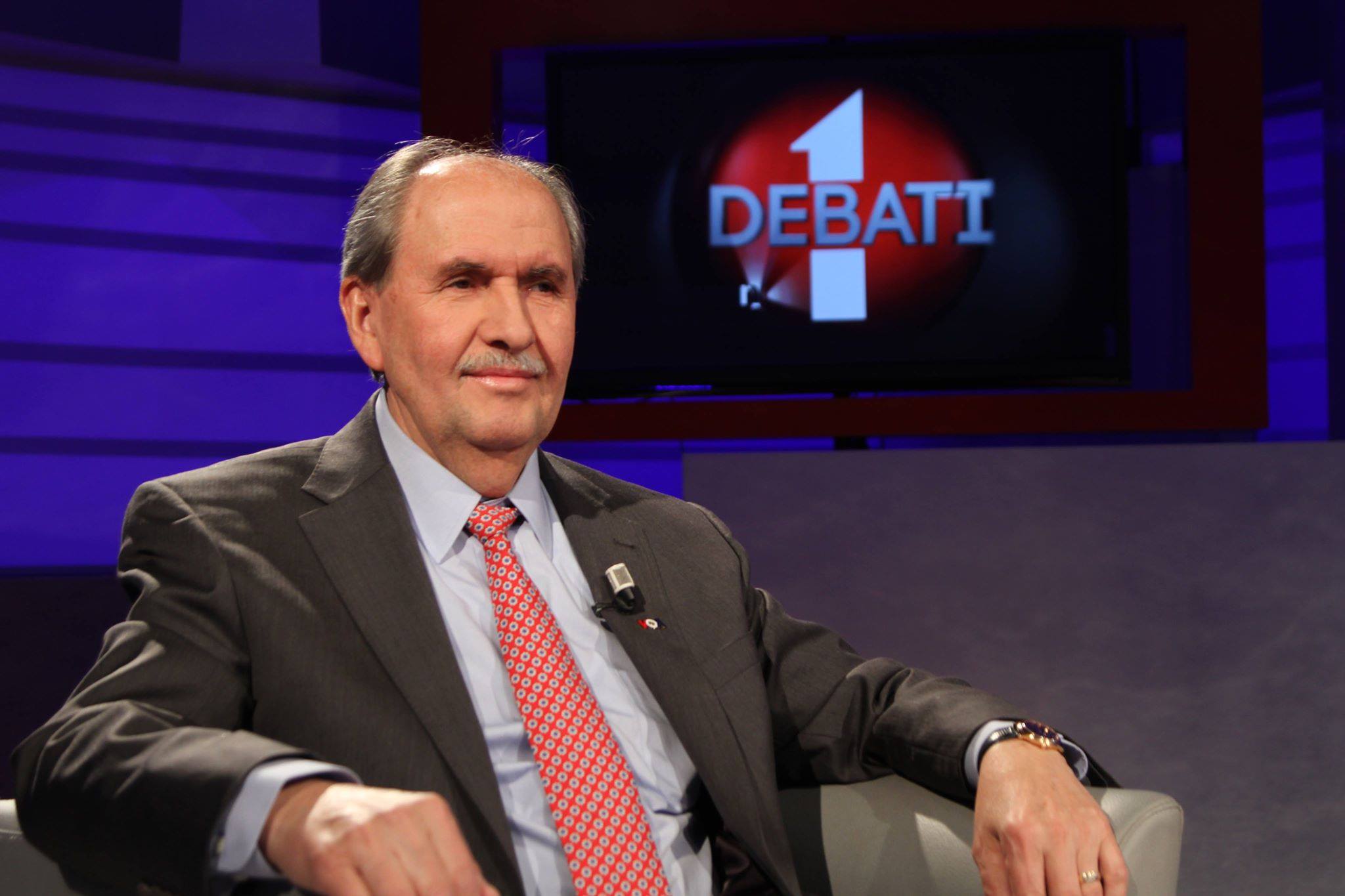 Elez Biberaj skanon rrugëtimin e Shqipërisë, politikën dhe politikanët shqiptarë – Çfarë mendon për Berishën, Bashën, Ramën dhe Adriatik Llallën