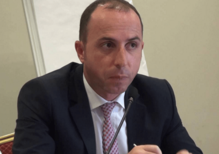 FOTO & EMRI/ Dorëhiqet drejtori në INSTAT, e denoncoi PD