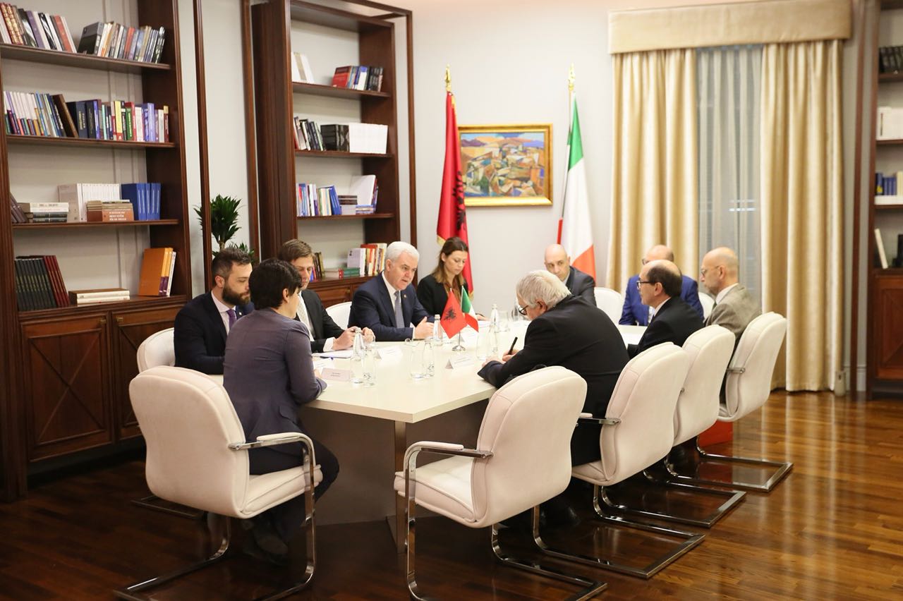 Prokurori italian i Antimafias takon Fatmir Xhafajn dhe Arta Markun