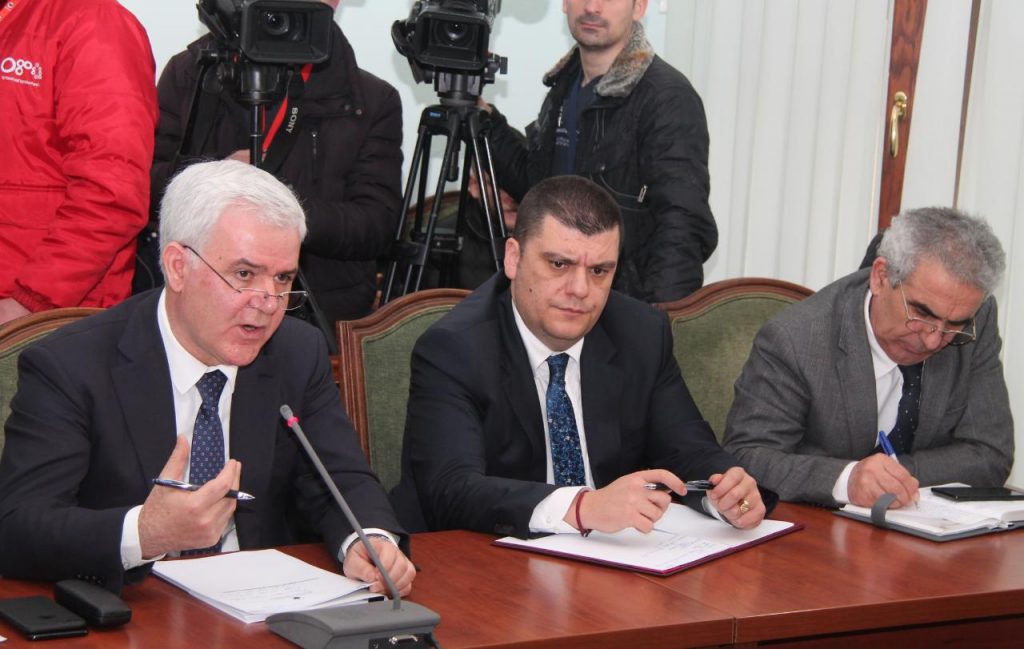 Fatmir Xhafajt “i shtohet oreksi”: Vetting edhe për  politikanët, unë vullnetari i parë