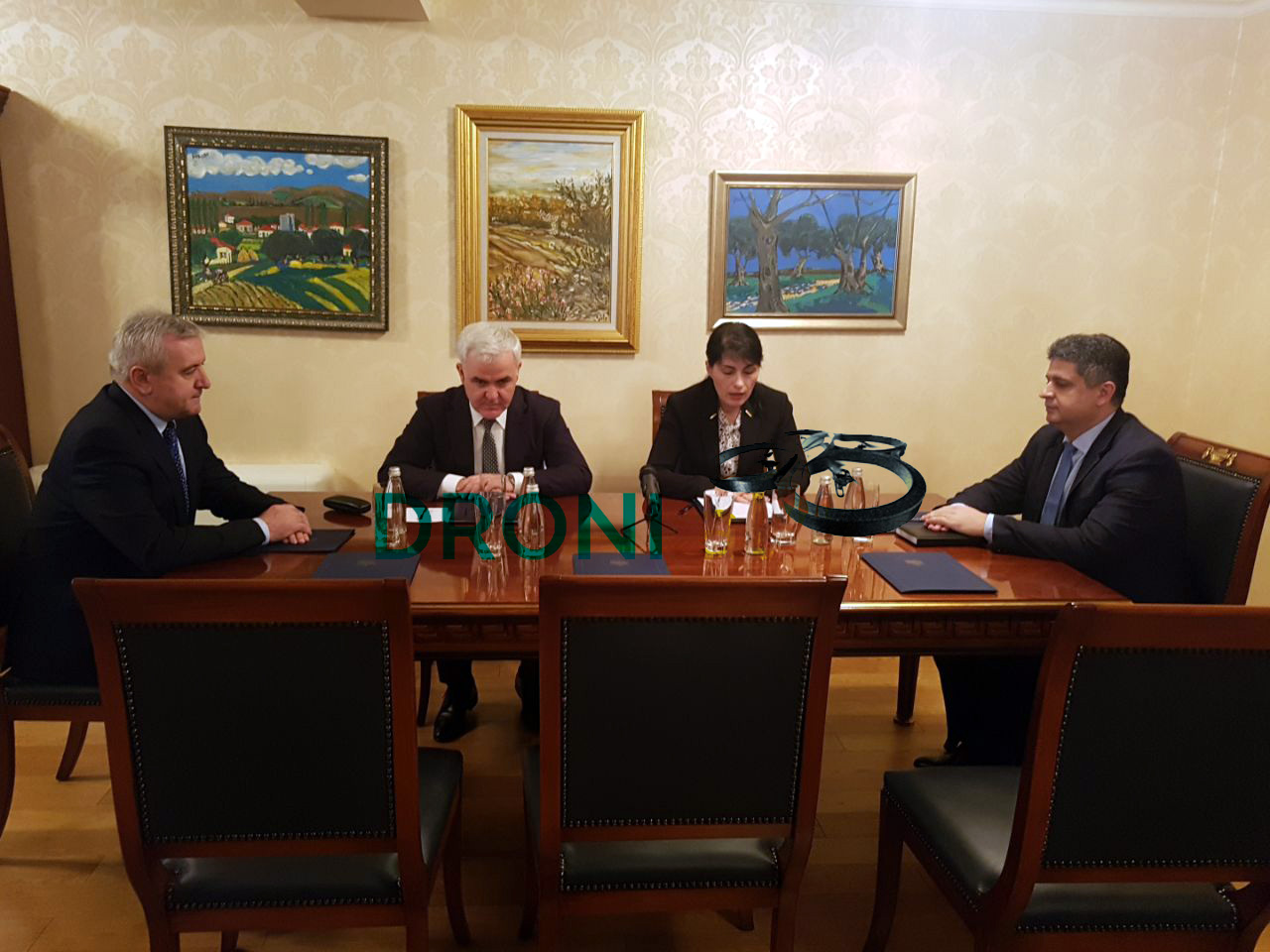 FOTO SHOW/ Vazhdon “tradita”, ministri i Brendshëm i radhës nënshkruan marrëveshje me Kryeprokuroren e radhës…, për të zbatuar ligjin