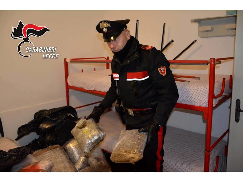 EMRA & FOTO GALERI/ Itali, kapen 250 kg marijuanë në Leçe, arrestohen 2 shqiptarë dhe 1 italian