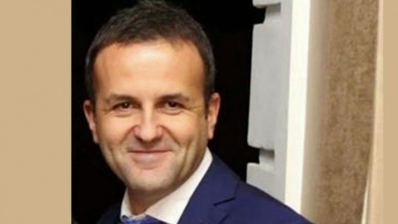 FOTO & EMRI/ Çudia, noteri i “tokave” në Spille, sa herë ka probleme me ligjin hetohet “në gjendje të lirë”