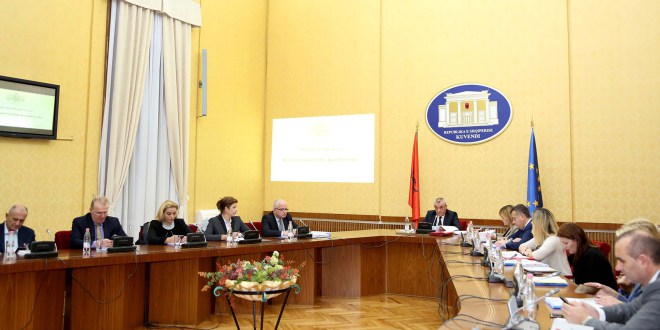 Kërkesa e PD-së për hetimin parlamentar të Saimir Tahirit, mblidhet Konferenca e Kryetarëve