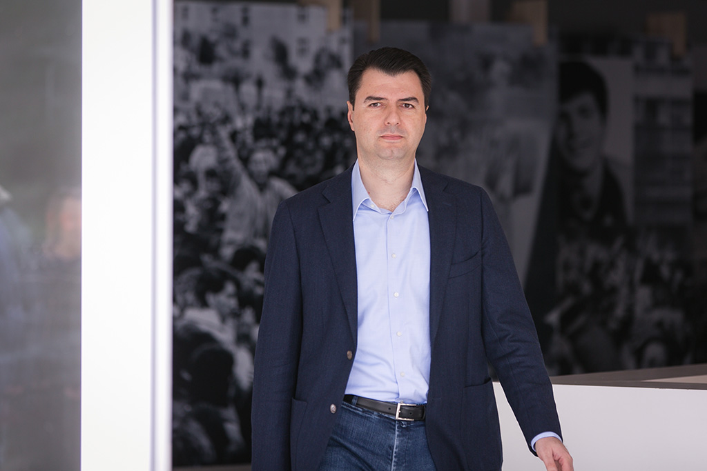 VIDEO/ Basha: Keni punësuar një parazit, hajdut azdiset në luks