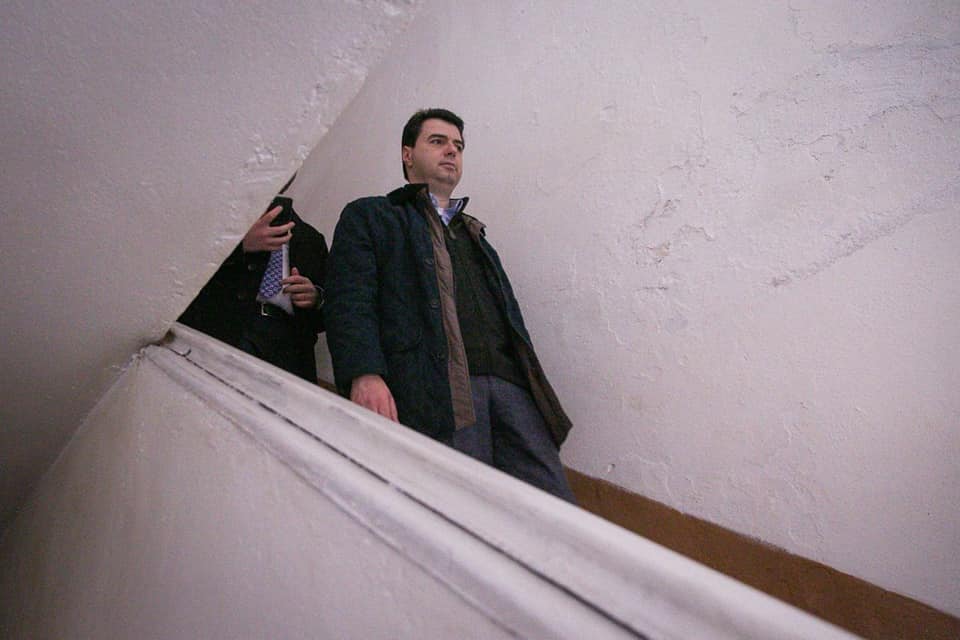 EMRI & FOTO/ Vlorë, digjet makina e biznesmenit, ja çfarë “panë” kamerat e sigurisë