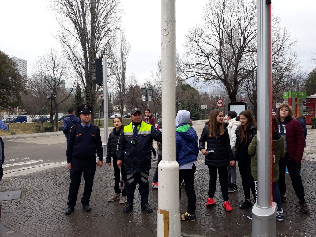 Rama: Nga muaji mars, oficerë policie si “kujdestarë” në gjimnazet e Tiranës