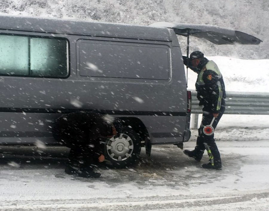 EMERGJENCAT CIVILE/ Situata e reshjeve për çdo qark, ja rrugët e bllokuara në të gjithë vendin