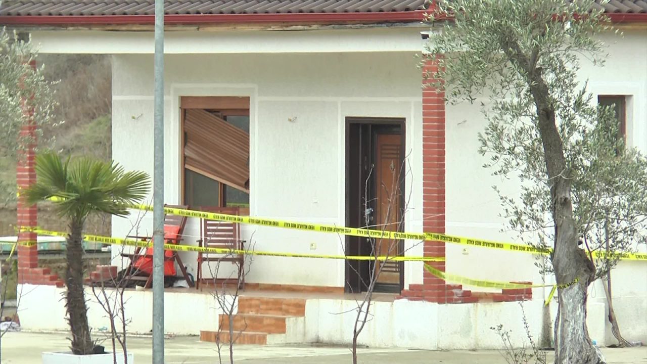 VIDEO & DETAJE/ Brenda banesës së Aurel Hoxhallarit, dyshohet se janë torturuar shumë shtetas