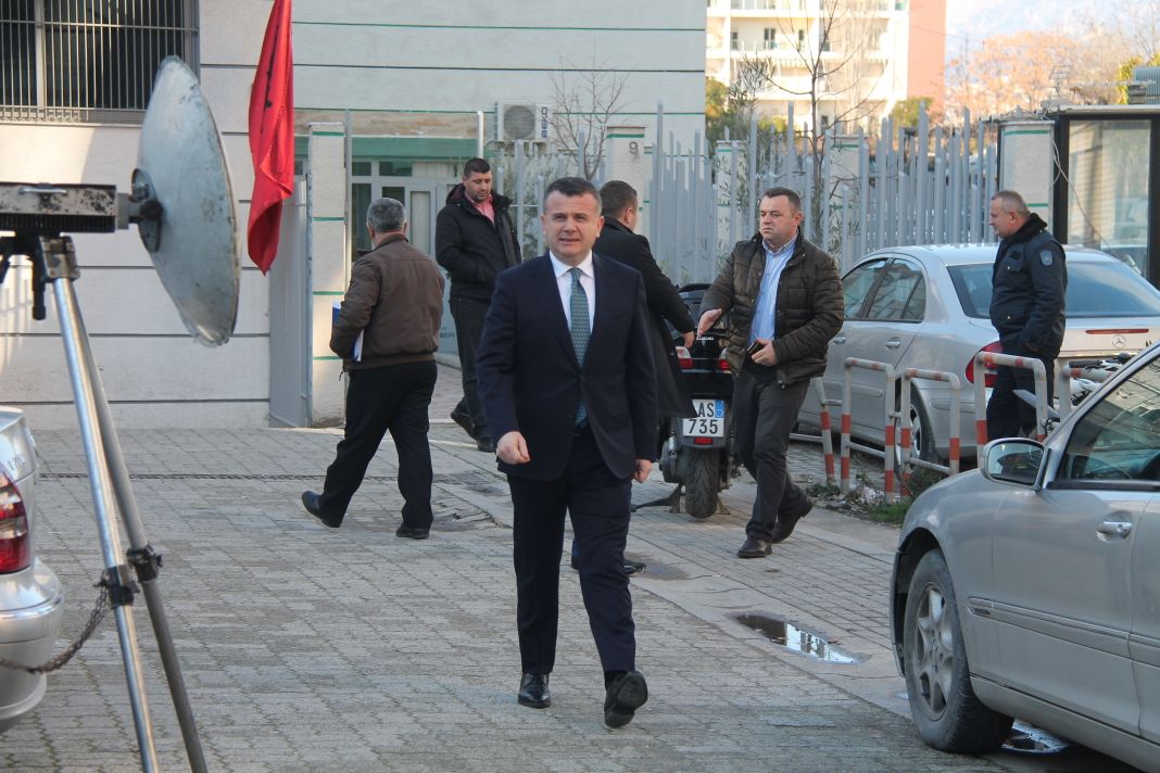 VIDEO & FOTO GALERI/ Shkëlzen Berisha mbërrin te Krimet e Rënda