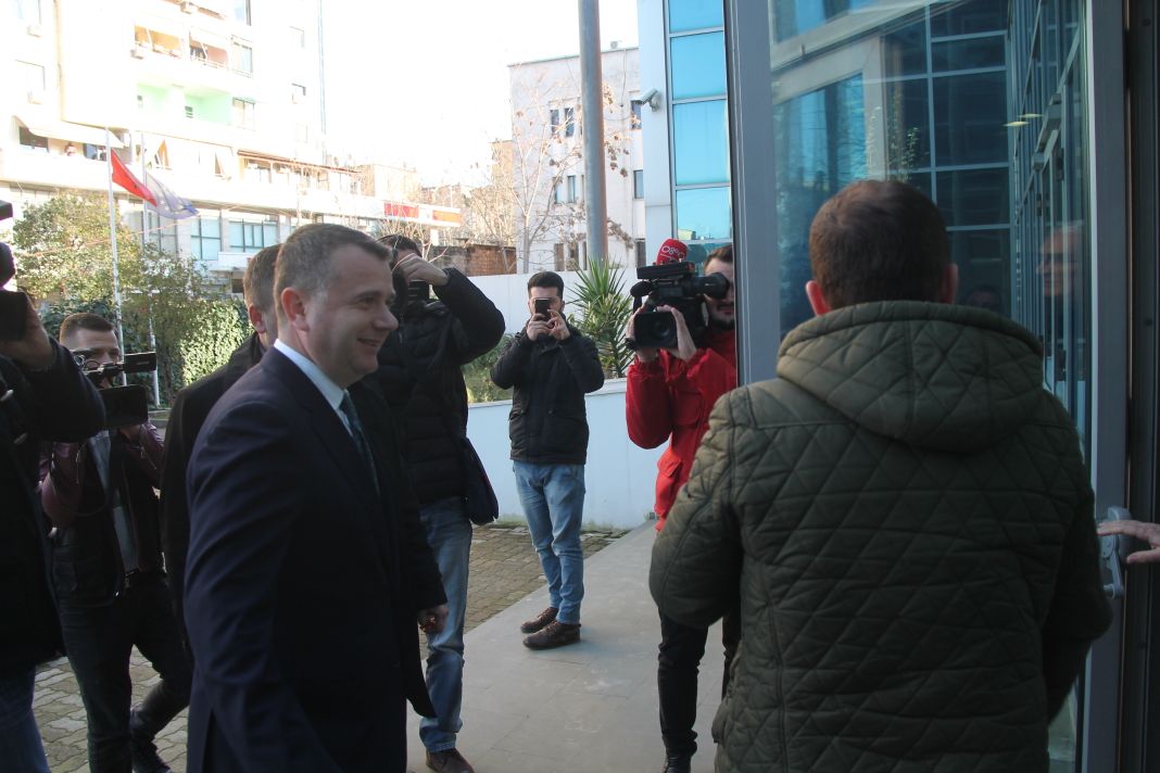 VIDEO & FOTO GALERI/ Shkëlzen Berisha mbërrin te Krimet e Rënda