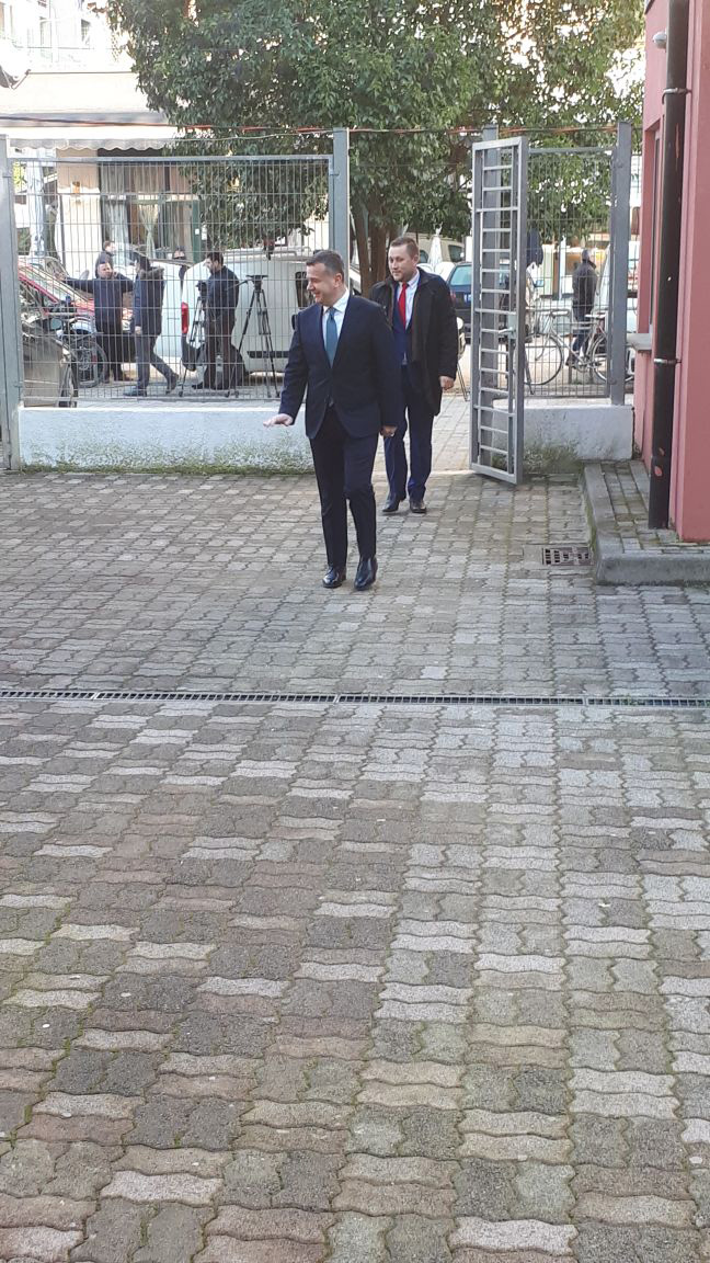 VIDEO & FOTO GALERI/ Shkëlzen Berisha mbërrin te Krimet e Rënda