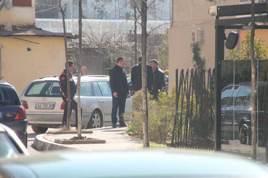 FOTO GALERI/ “lufta” në Selitë, i plagosuri i sotshëm, konflikt të vjetër me bashkëpunëtorin e Emiljano Shullazit