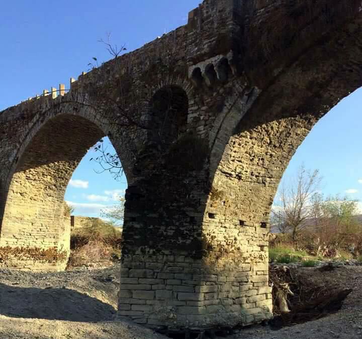FOTO LAJM/ Gjirokastër, një tjetër urë monumentale, drejt shkatërrimit