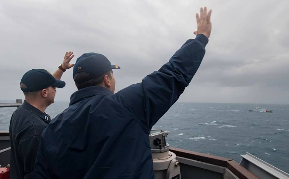 FOTO GALERI/ Anija ushtarake amerikane “pushton” Vlorën