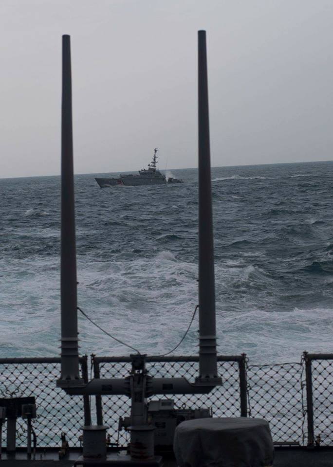 FOTO GALERI/ Anija ushtarake amerikane “pushton” Vlorën