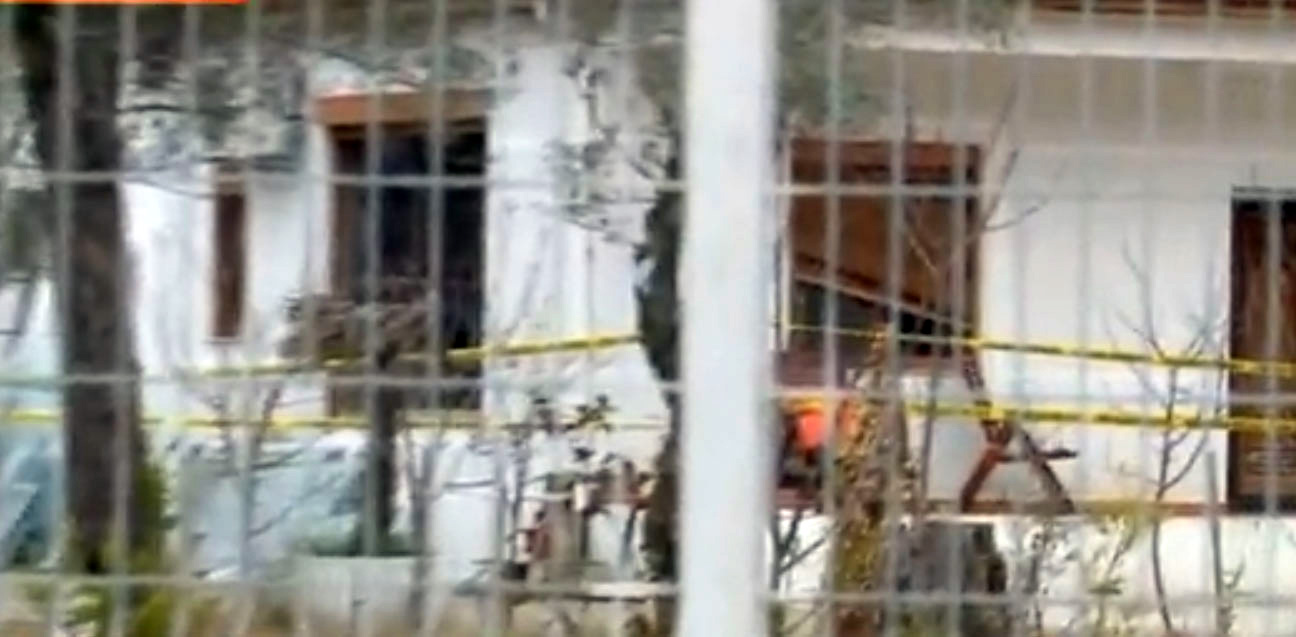 VIDEO & FOTO GALERI/ Në banesën e organizatorit të vrasjes së Devi Kasmit, tunele për të fshehur armatimet