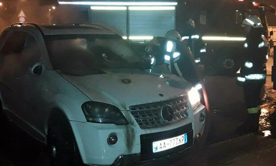 EMRI & FOTO/ Vlorë, digjet makina e biznesmenit, ja çfarë “panë” kamerat e sigurisë