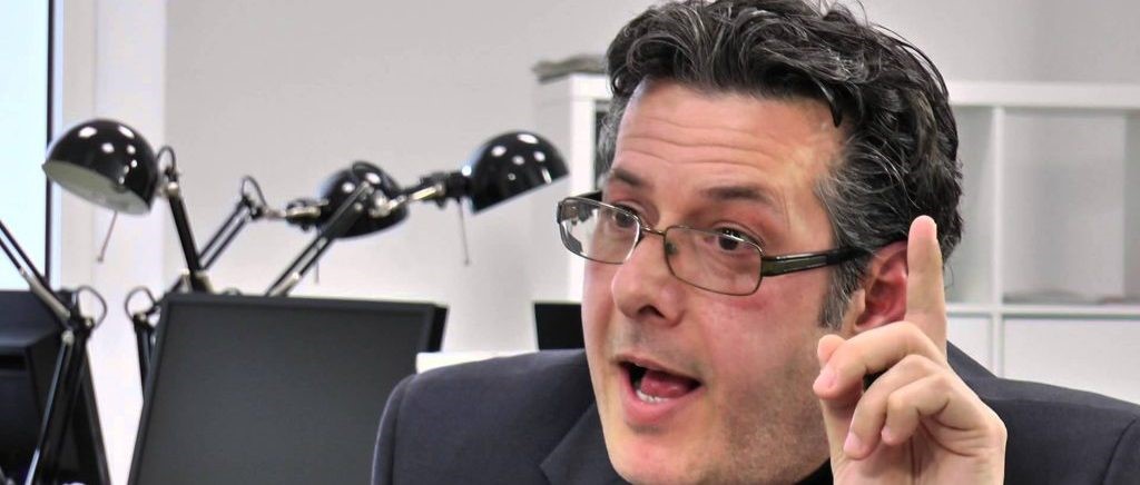 Edi Paloka më në fund shkruan një koment. E ka për Armando Dukën