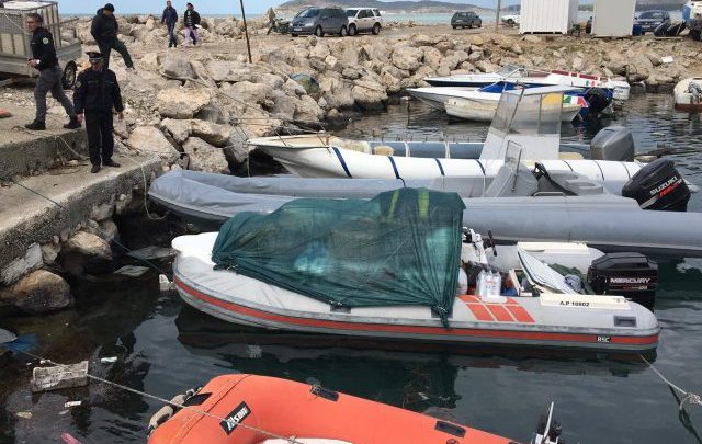 VIDEO & FOTO GALERI / Vlorë, gomonia me 500 kg kanabis, tre persona ndalohen nga policia