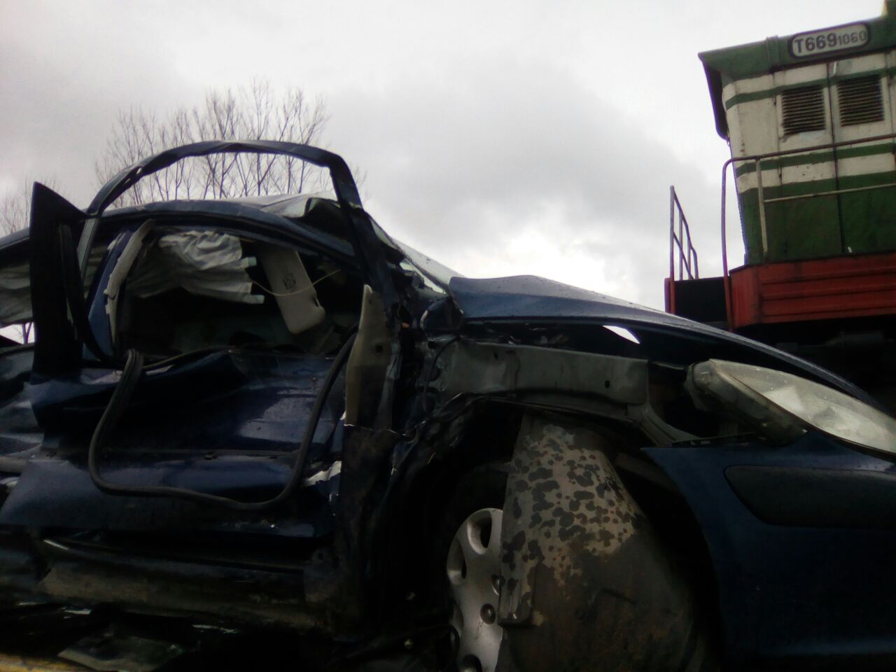 FOTO/ Shikoni si e ka shtypur makinen sot treni i Durresit